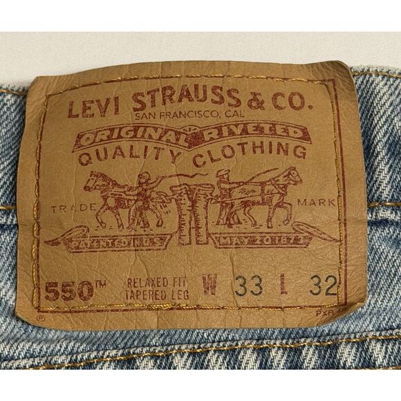 Vintage Levi’s 550 Relaxed Fit Tapered Leg Jeans 33X32 Blue Light Wash 2000s - Picture 5 of 13